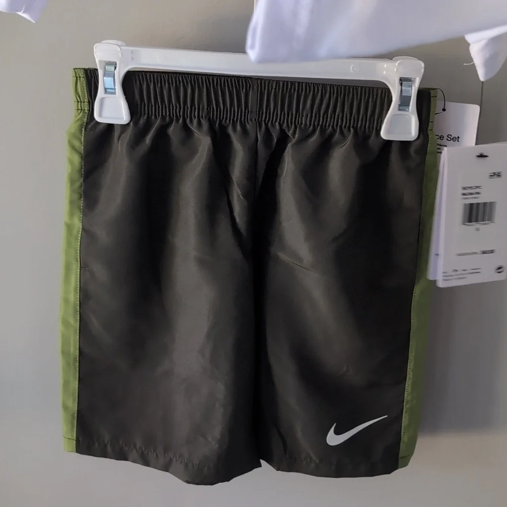 Nike Boys 2 PC Cargo Khaki Top And Shorts